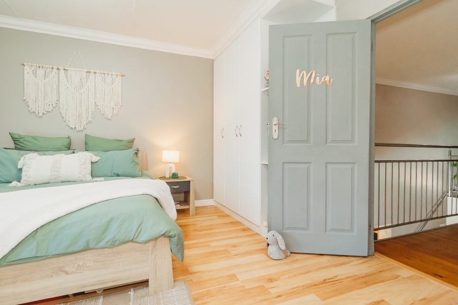 5 Bedroom Property for Sale in Panorama Western Cape